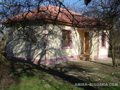 Renovated house 26 km from Balchik front 1