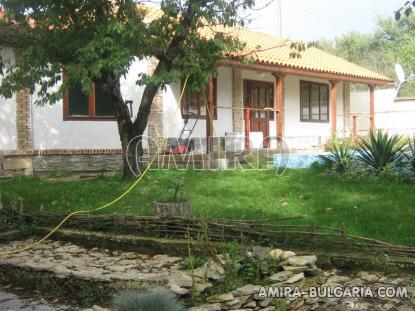 House with pool 25 km from Varna front