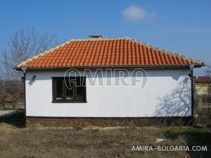 Furnished house 12 km from the beach back