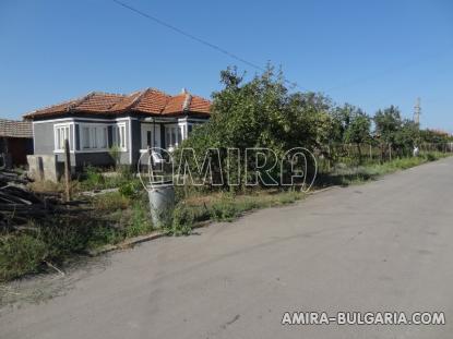 House in Bulgaria 4 km from the beach road access