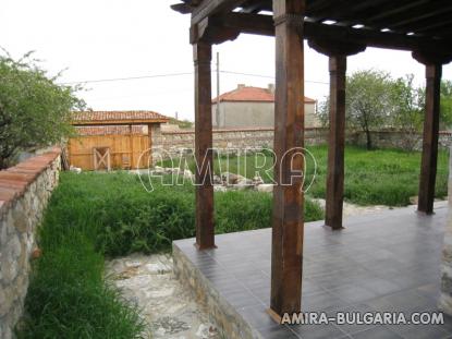 Аuthentic Bulgarian style house 5 km from the beach garden