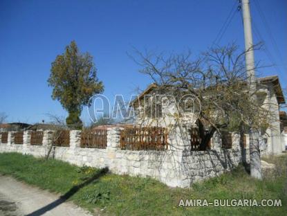 House in Bulgaria 10km from the beach fence