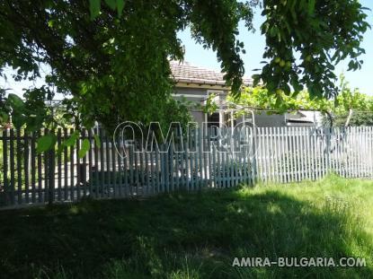 House in Bulgaria 34km from the beach fence 2