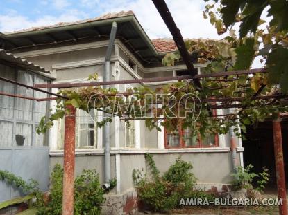 House with garage in Bulgaria 3