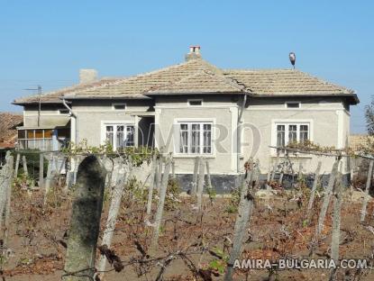 House with big plot 8km from the beach