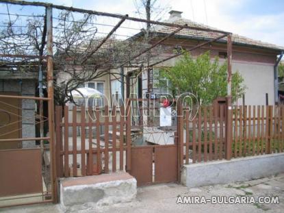 Bulgarian town house with garage 2