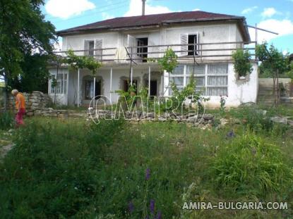 House in Bulgaria near a lake 1