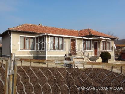 House 7 km from the beach