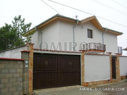 House with sea view in Balchik back