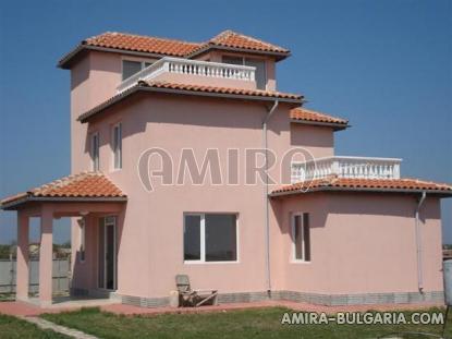 Sea view villa 200 m from a golf course