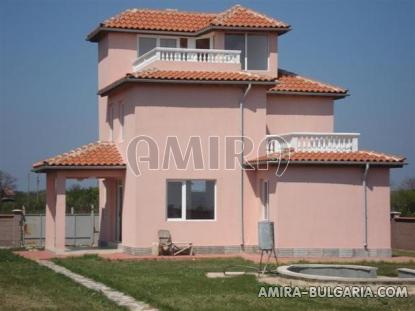 Sea view villa 200 m from a golf course front