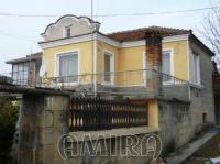 Bulgarian holiday home near a lake