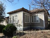 House with big plot 8 km from the beach