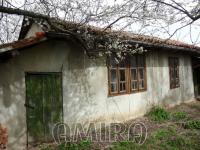 Cheap Bulgarian house near a lake