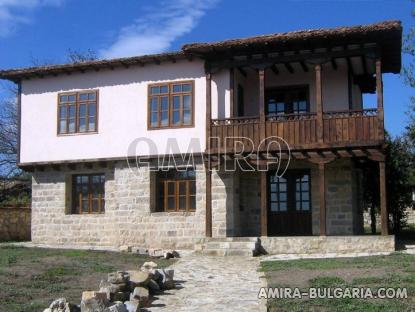 Аuthentic Bulgarian style house 5 km from the beach front