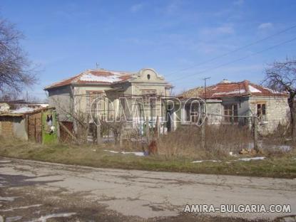 Stone house 10 km from the beach front 2