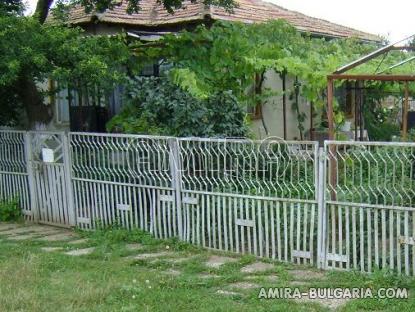 Furnished house 6 km from Dobrich fence