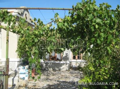 Stone house 10 km from the beach front