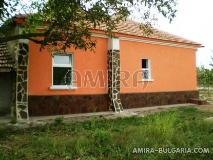 Renovated Bulgarian house 32 km from the seaside back