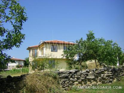 House in Bulgaria 25 km from Varna garden