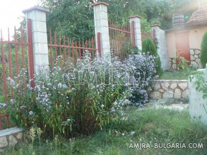 Renovated house 39 km from the beach garden 3