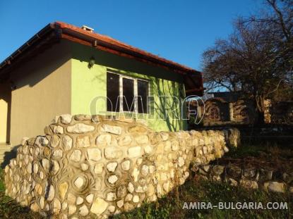 Bulgarian holiday home near a dam 2