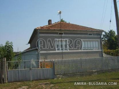 Bulgarian holiday home near a dam garage