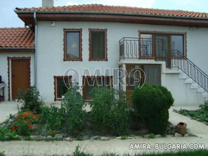 Authentic Bulgarian house near a lake 2