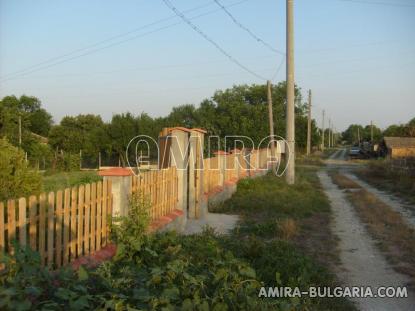 House in Bulgaria 30 km from the beach fence 2