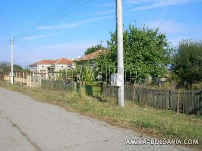 House in Bulgaria 43 km from the beach road access